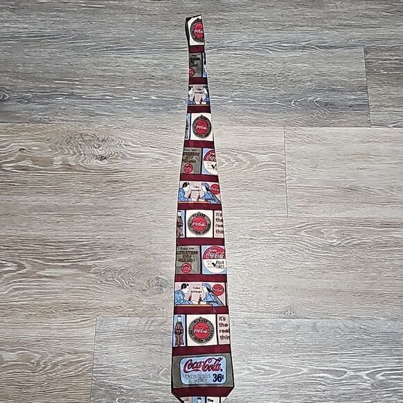 Coca cola tie 👔 - Picture 2 of 5
